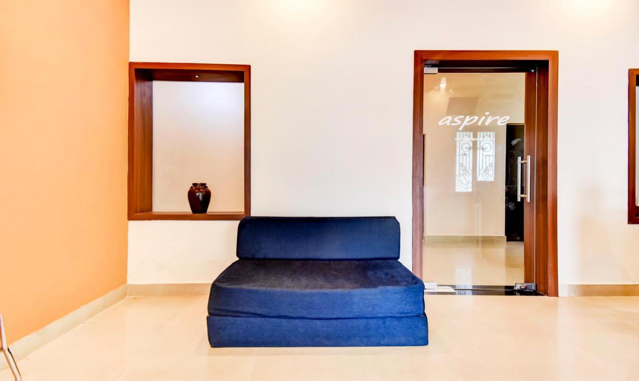 Готель Aspire Maradu Kochi Екстер'єр фото
