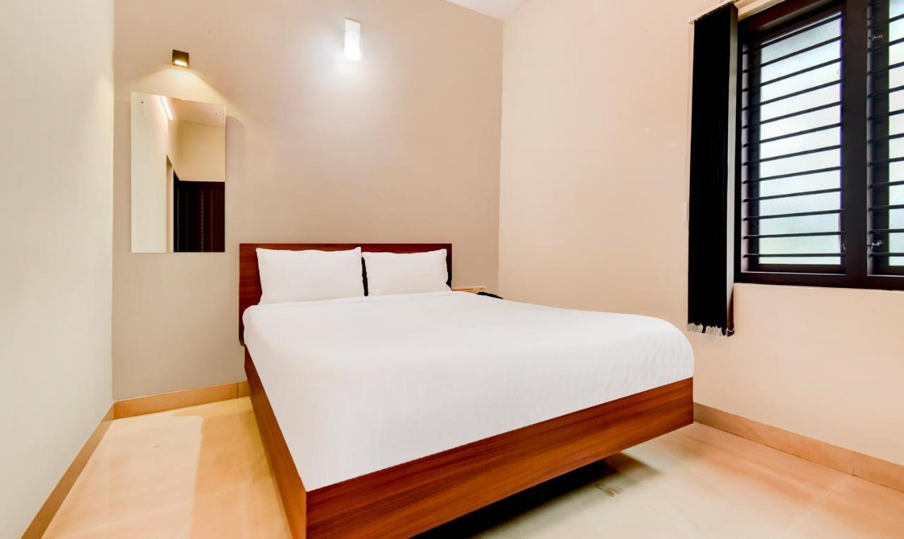 Готель Aspire Maradu Kochi Екстер'єр фото